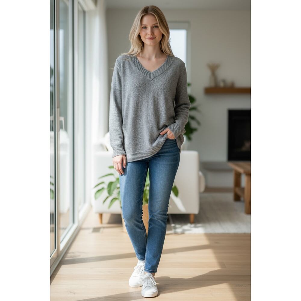 2/$30 VOTRE MODE Mohair Sweater Size M Gray Long Sleeve